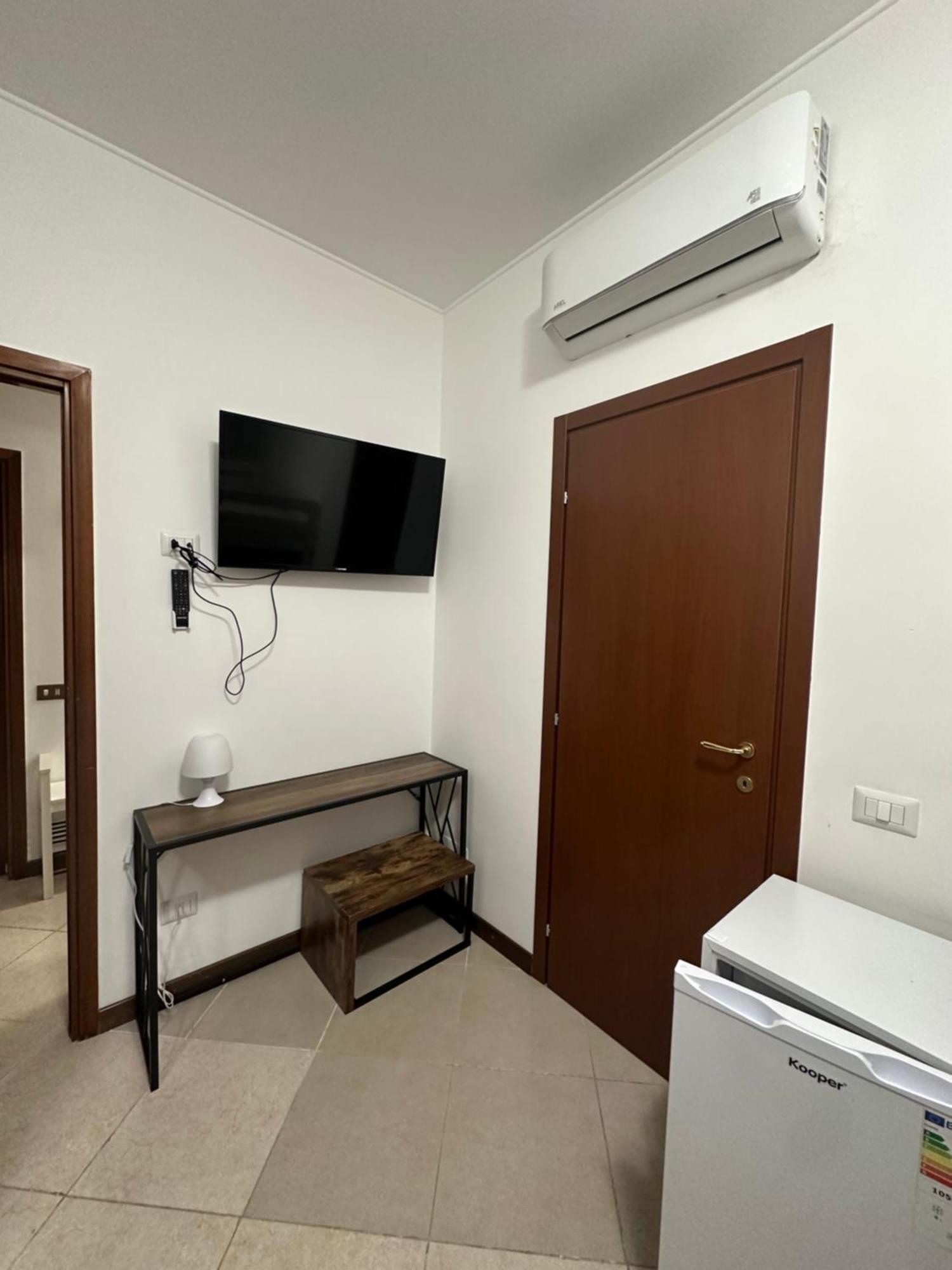 Gigli, Rooms Con Cucina In Comune E Terrazza Milán Exterior foto